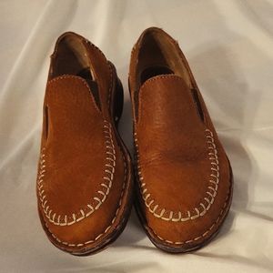 BORN leather slip-on, No rips/Minor flaws/Unisex/Size 6½ / One inch heel